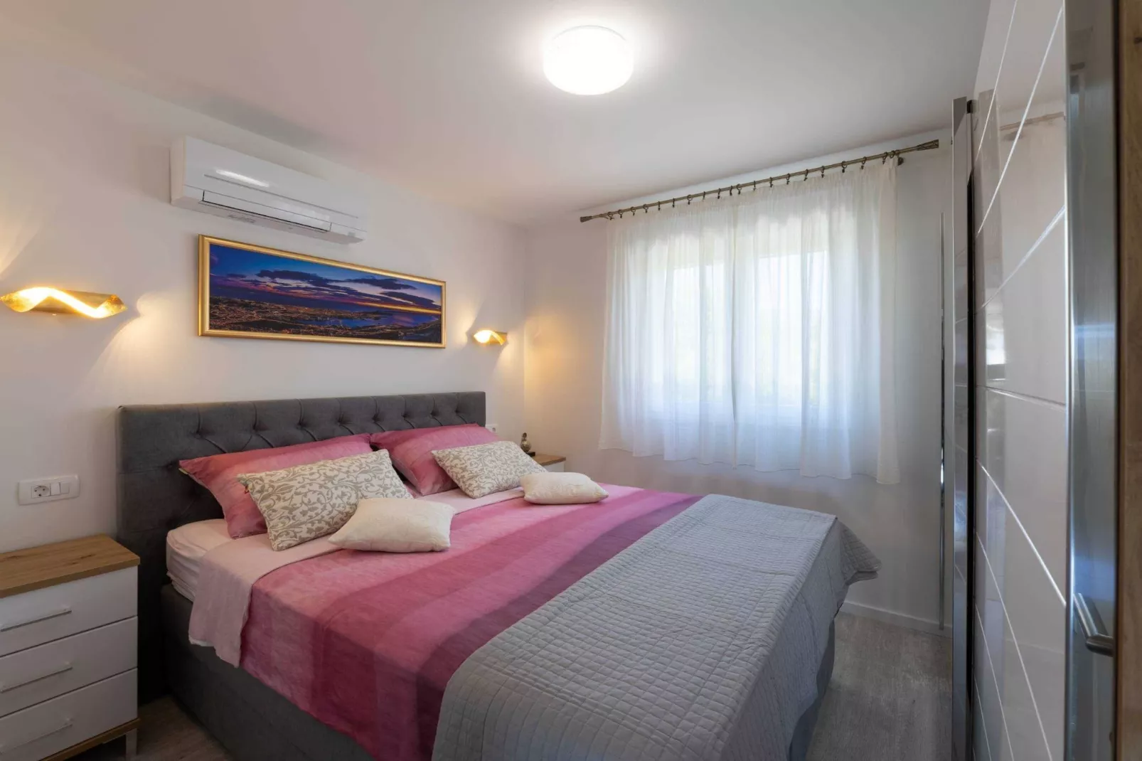 Kastel Stari Sunny Downtown Apartment with Terrace - One Bedroom Apartment with Terrace-Slaapkamer