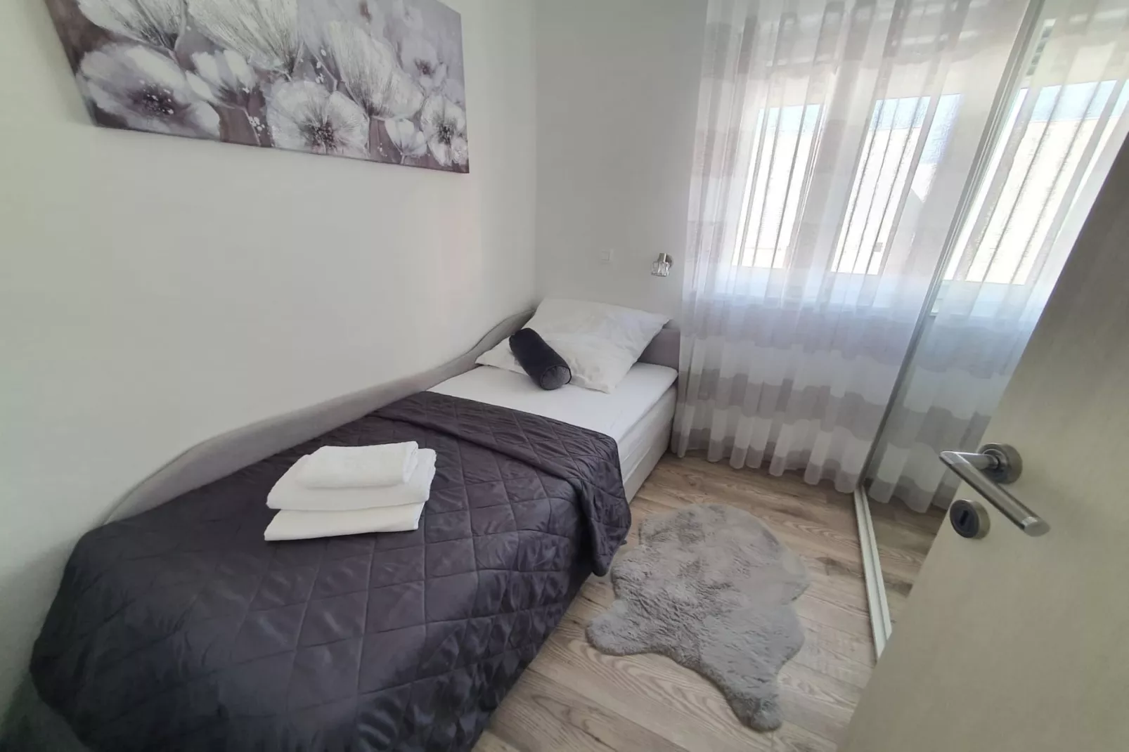 Kastel Novi Elegant and Stylish Apartment with Terrace and Patio - Two Bedroom Apartment with Terrace-Slaapkamer