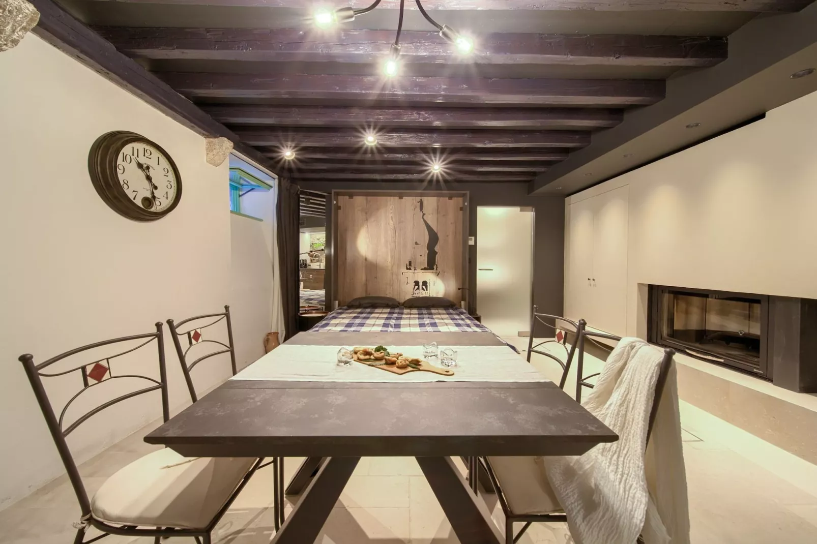 Vibrant and Elegant Downtown Krk Apartments - Studio Apartment (owner 1)-Slaapkamer