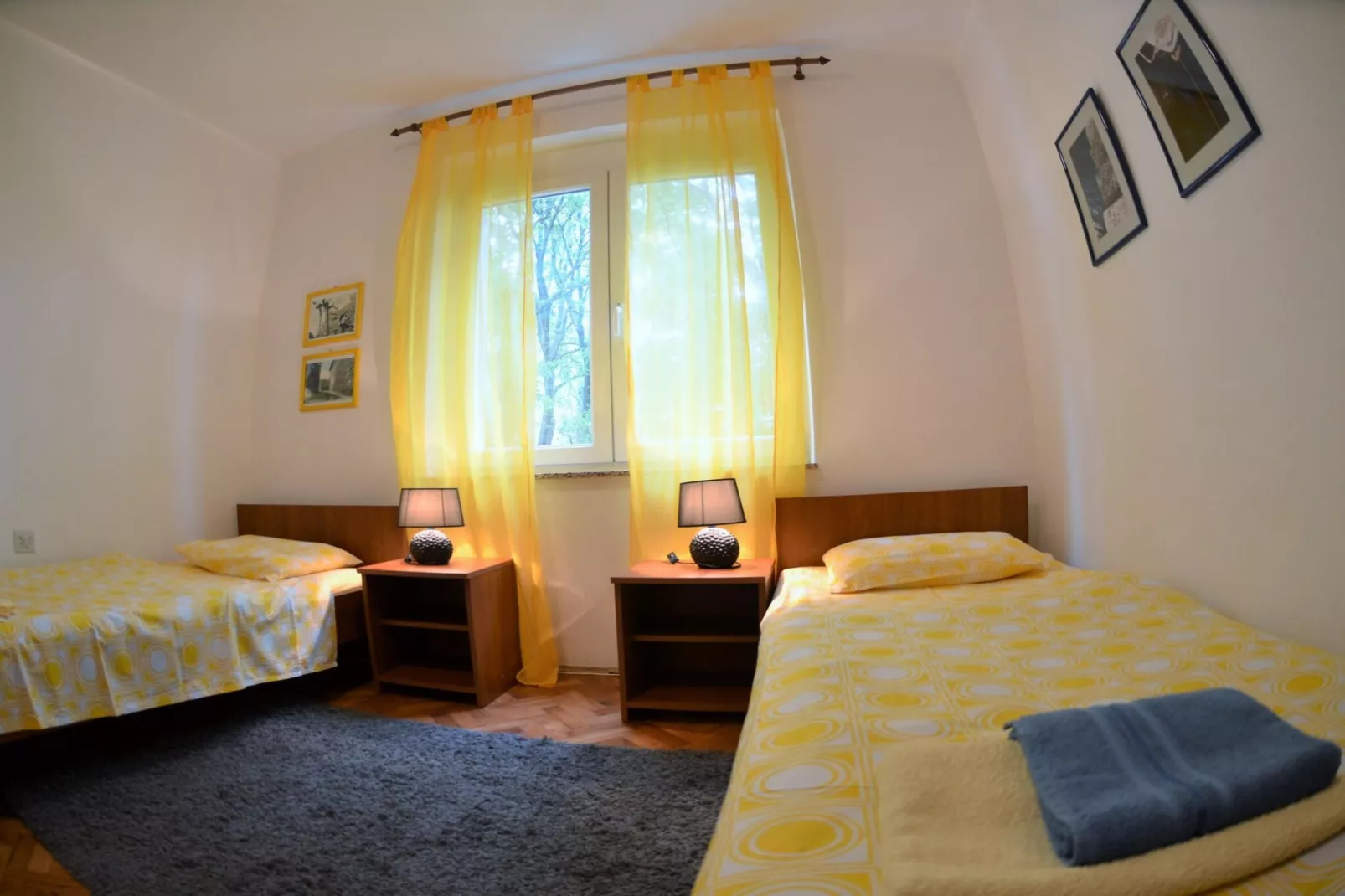 Bright and Breezy Apartment with Terrace and Sea View - Two Bedroom Apartment with Terrace and Sea View-Slaapkamer