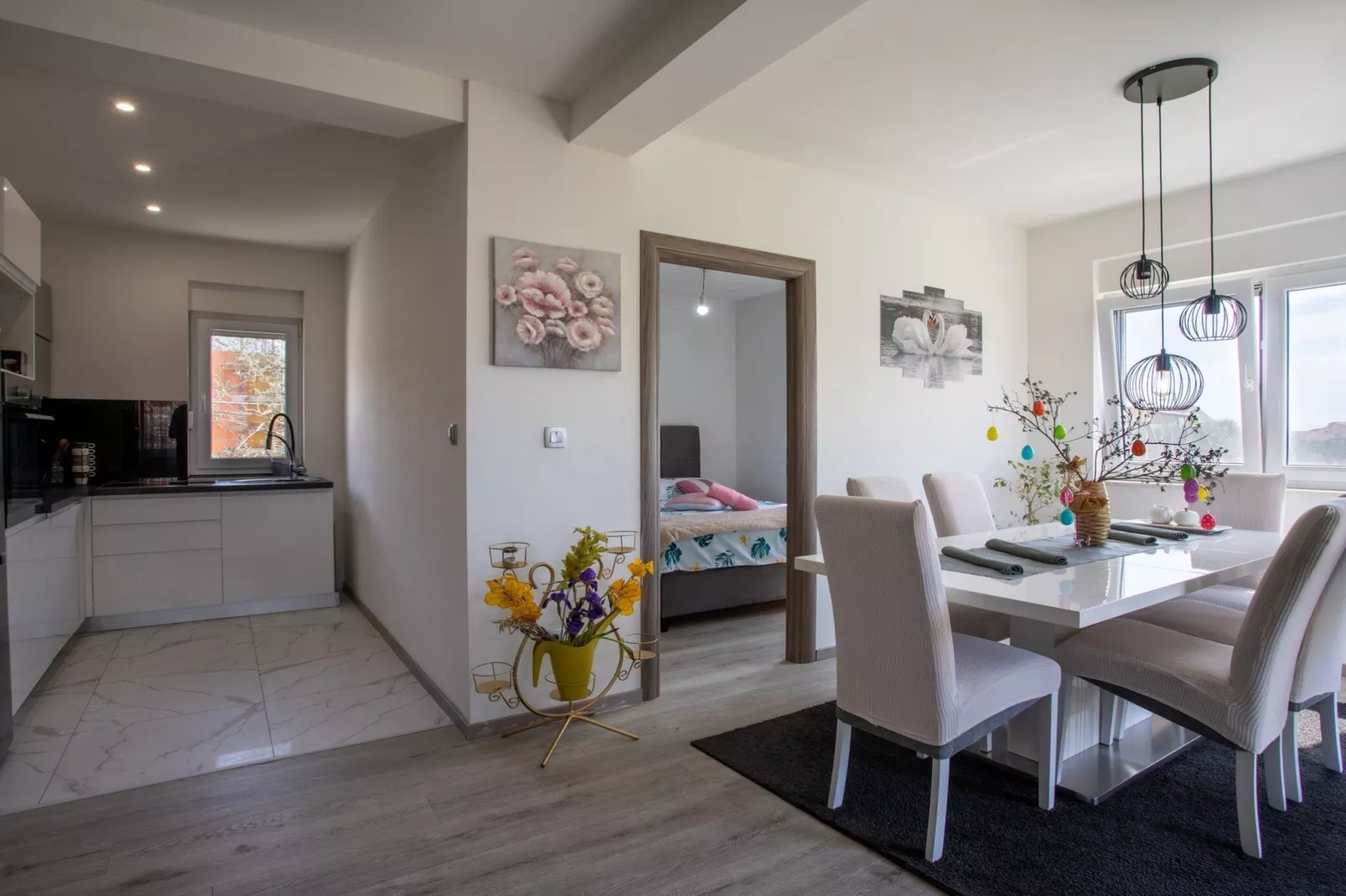 Trendy and Chic Apartment with Terrace and Private Garden - One Bedroom Apartment-Eetkamer