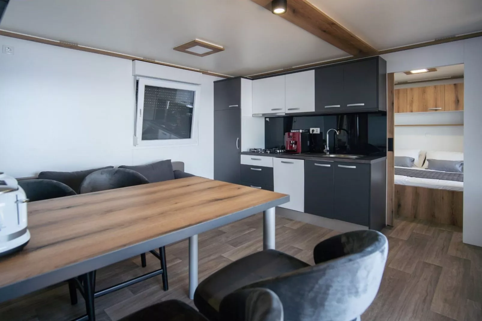 Seaside Deluxe Escape at Klenovica Camping - Two Bedroom Mobile Home with Hot-Tub  (owner 419)-Keuken