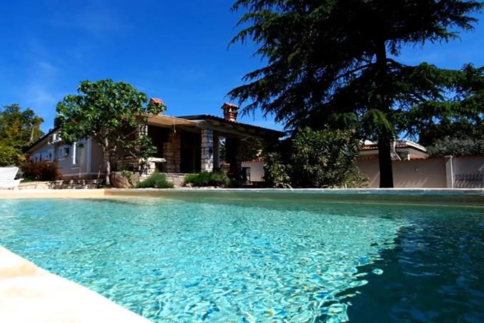 Seafront Dreamy Holiday Home Spina with Pool - Two Bedroom Holiday Home with Pool-Zwembad