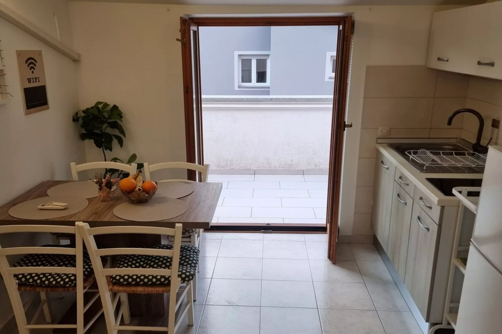 Modern and Bright Fazana Apartment with Balcony and Sea View - One Bedroom Apartment with Balcony and Sea View-Keuken