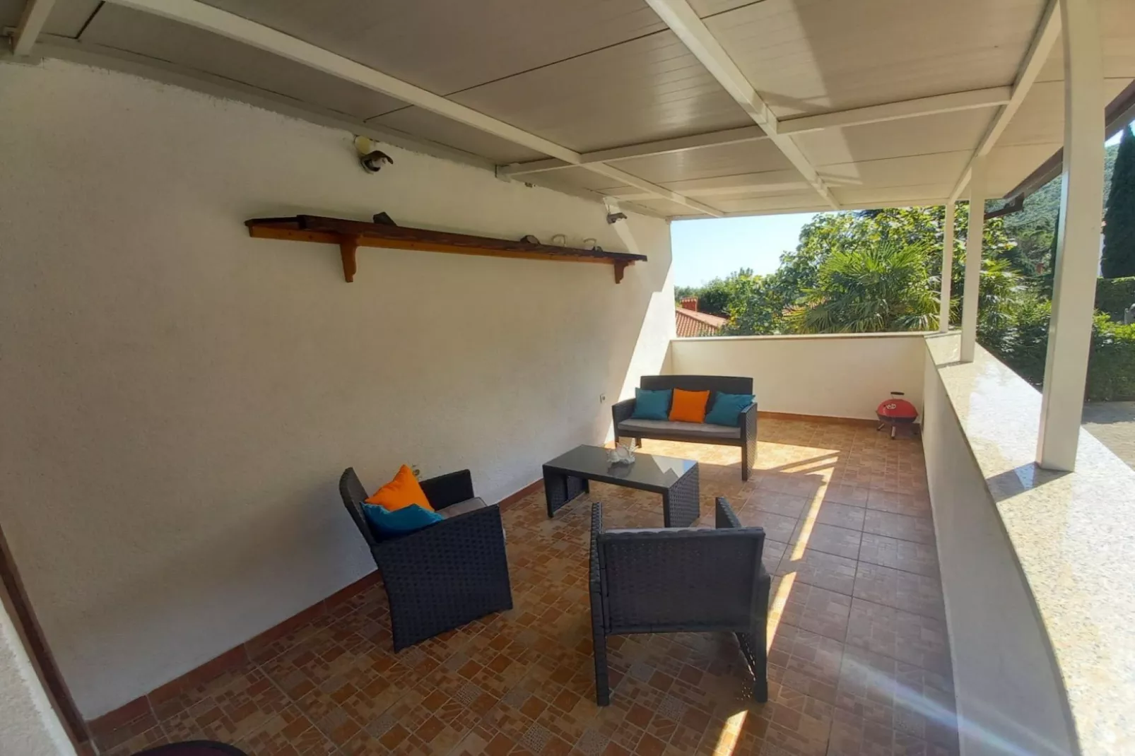 Lovely Apartments Near the Sea - One Bedroom Apartment with Balcony-Woonkamer