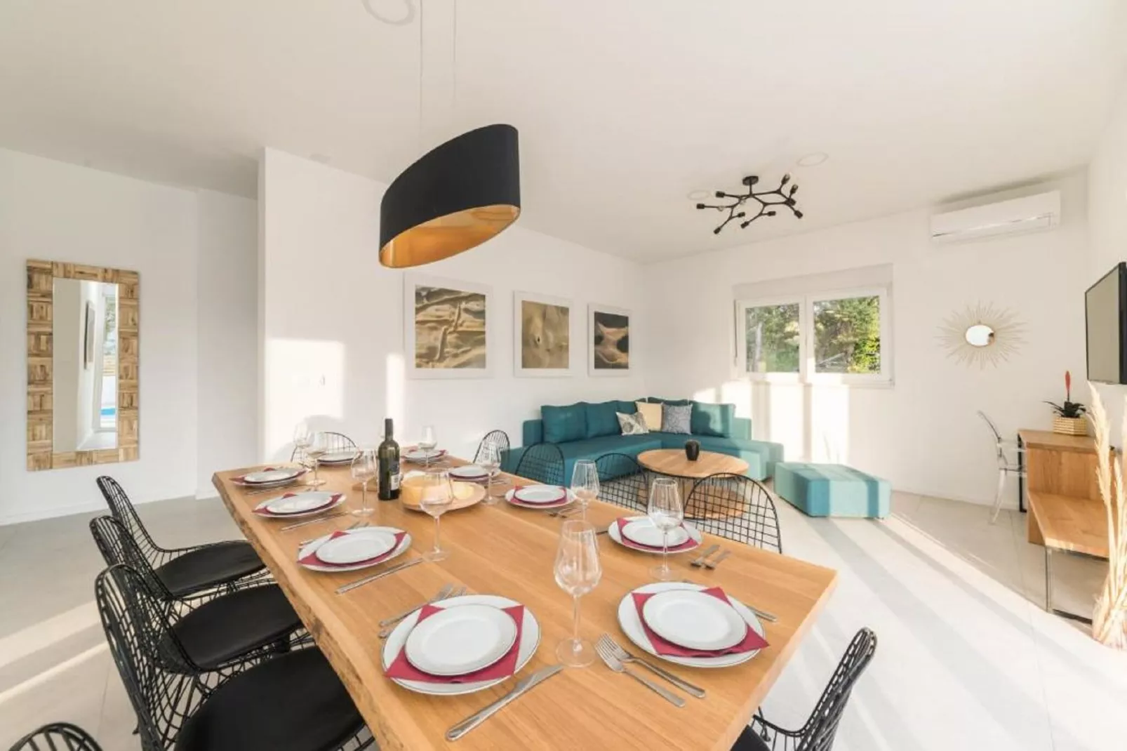 Luxury Villas Bellavista - Four Bedroom Villa with Pool (Villa 1)-Eetkamer