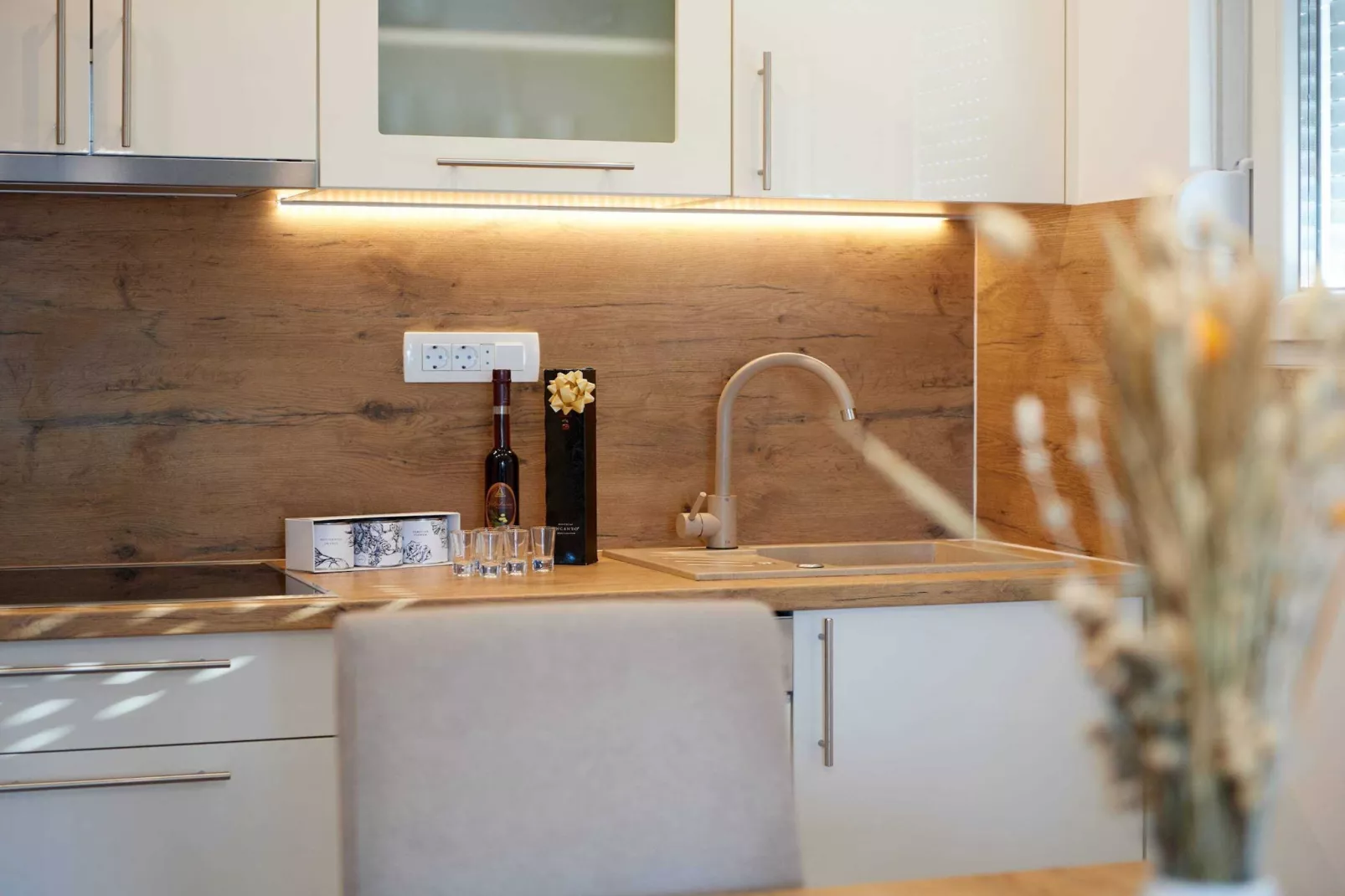 Exclusive Okrug Gornji Apartment with Shared Pool - Two bedroom Apartment with Shared Pool-Keuken