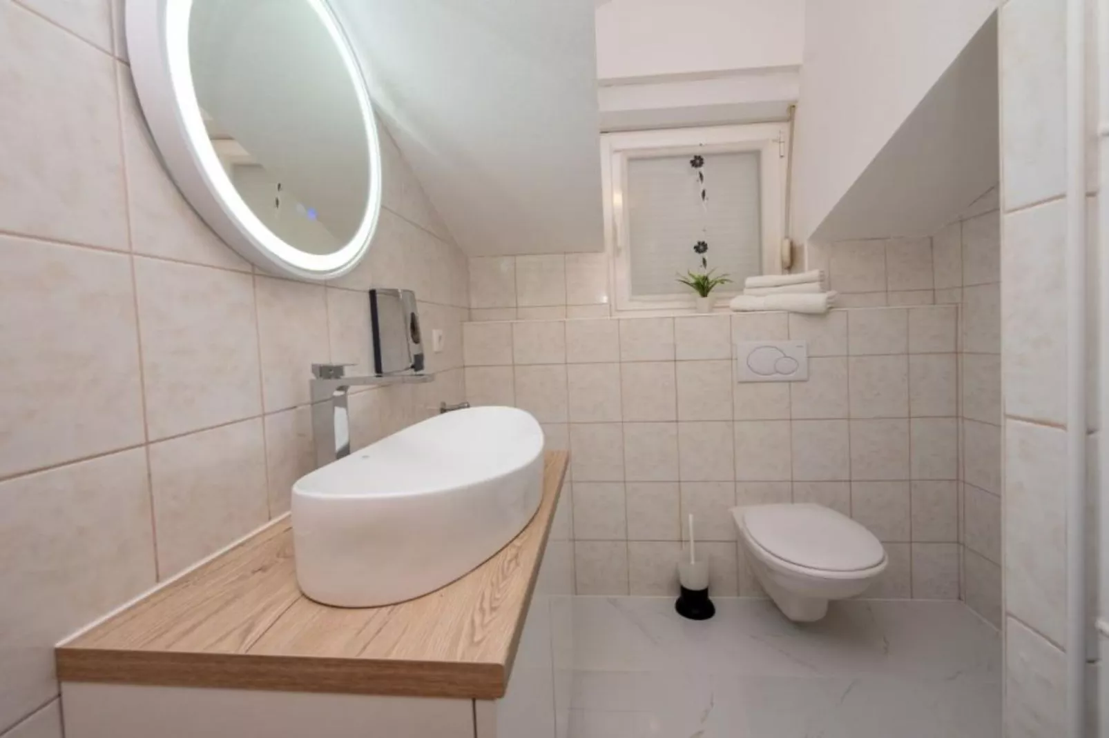 Villa Tomi - Studio With Balcony (10)-Badkamer