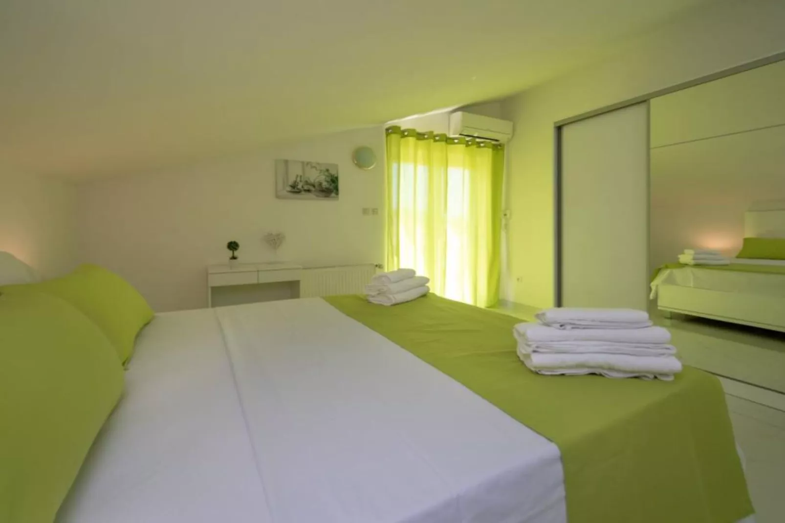 Villa Tomi - Double Room With Sea View (3)-Slaapkamer
