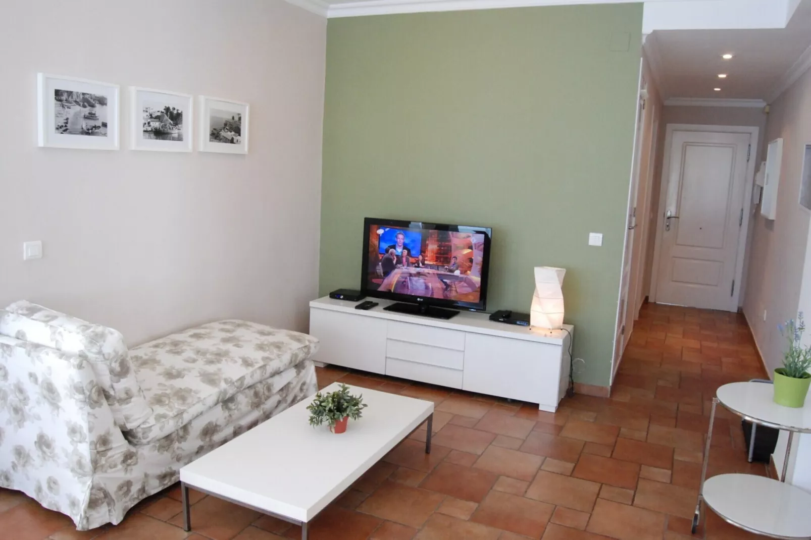 Carabeo 24 Apartment by Casasol-Woonkamer