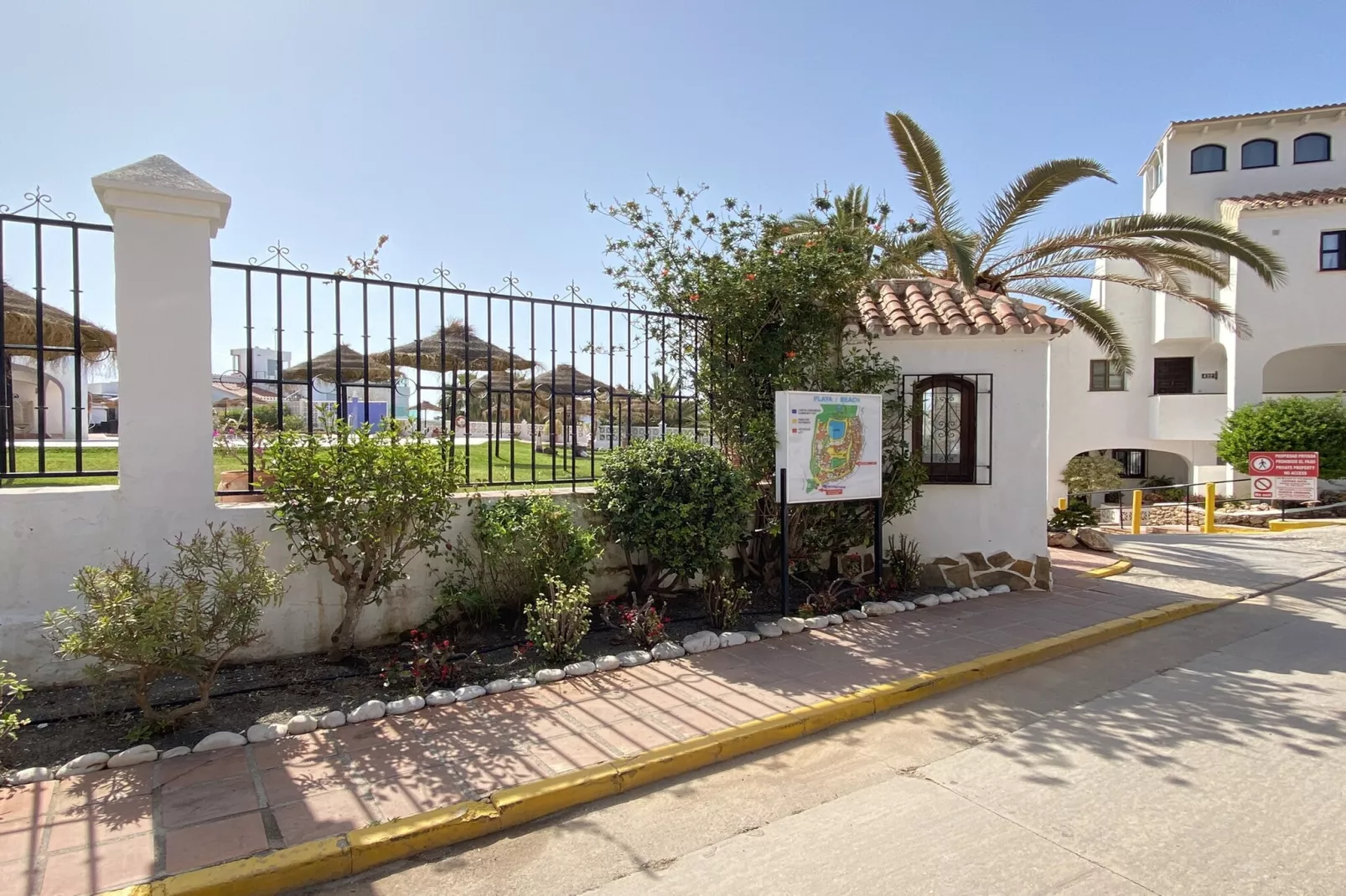 Capistrano Playa 703 by Casasol-Zwembad