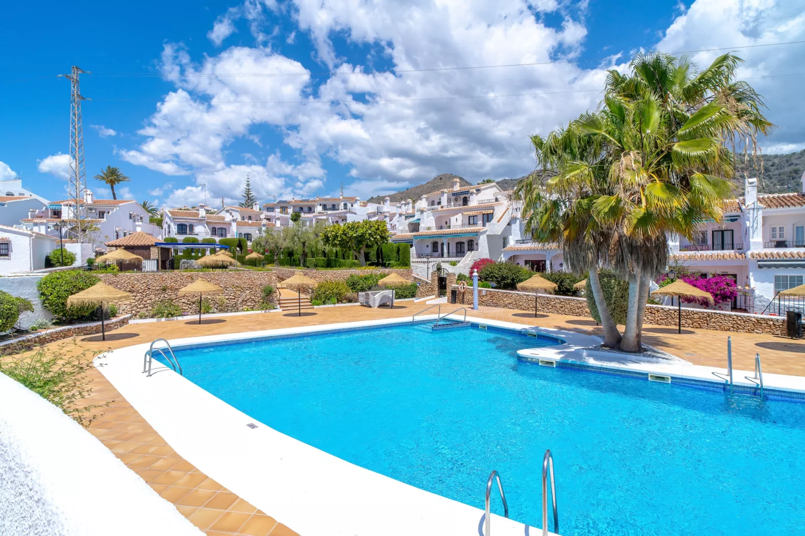 Los Naranjos 18B Capistrano Village by Casasol-Buitenkant zomer