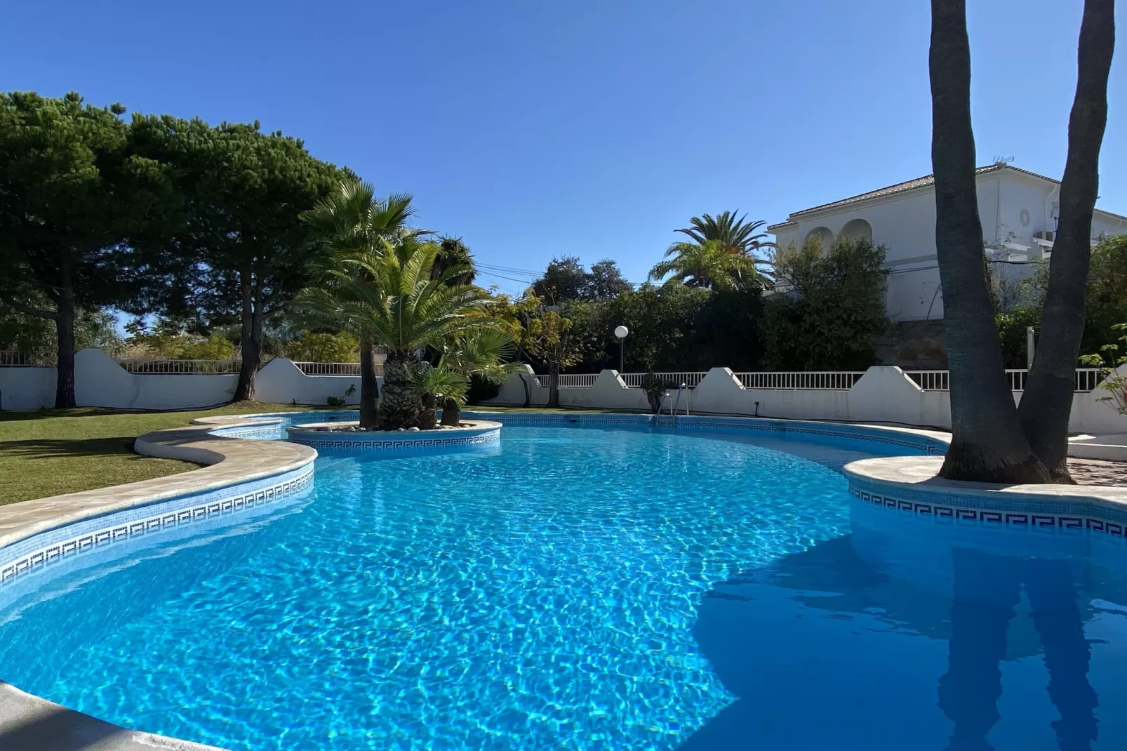 Paraiso Blanco 16A Apartments by Casasol-Zwembad