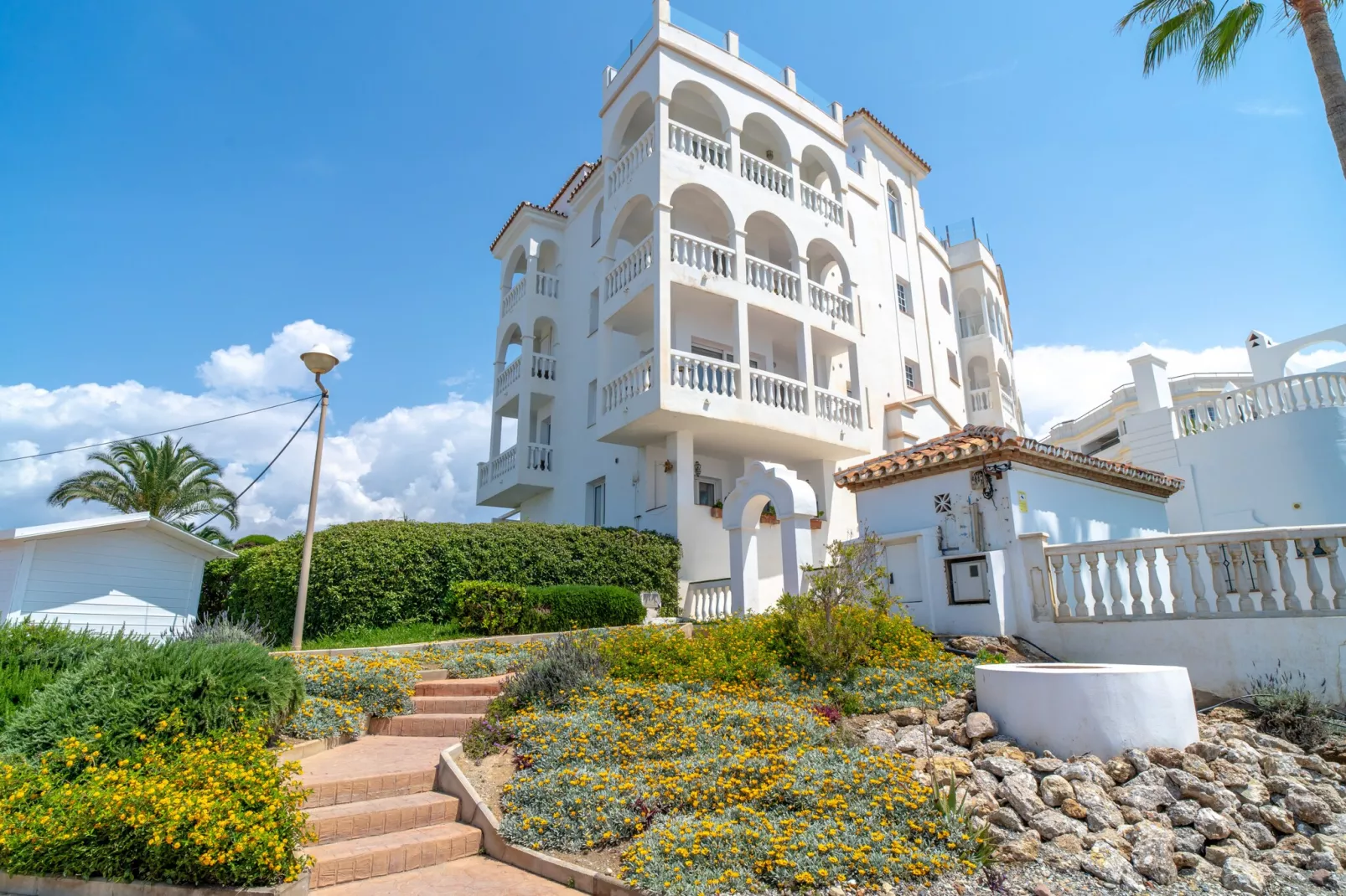 Stella Maris Beachfront 3A by Casasol-Buitenkant zomer