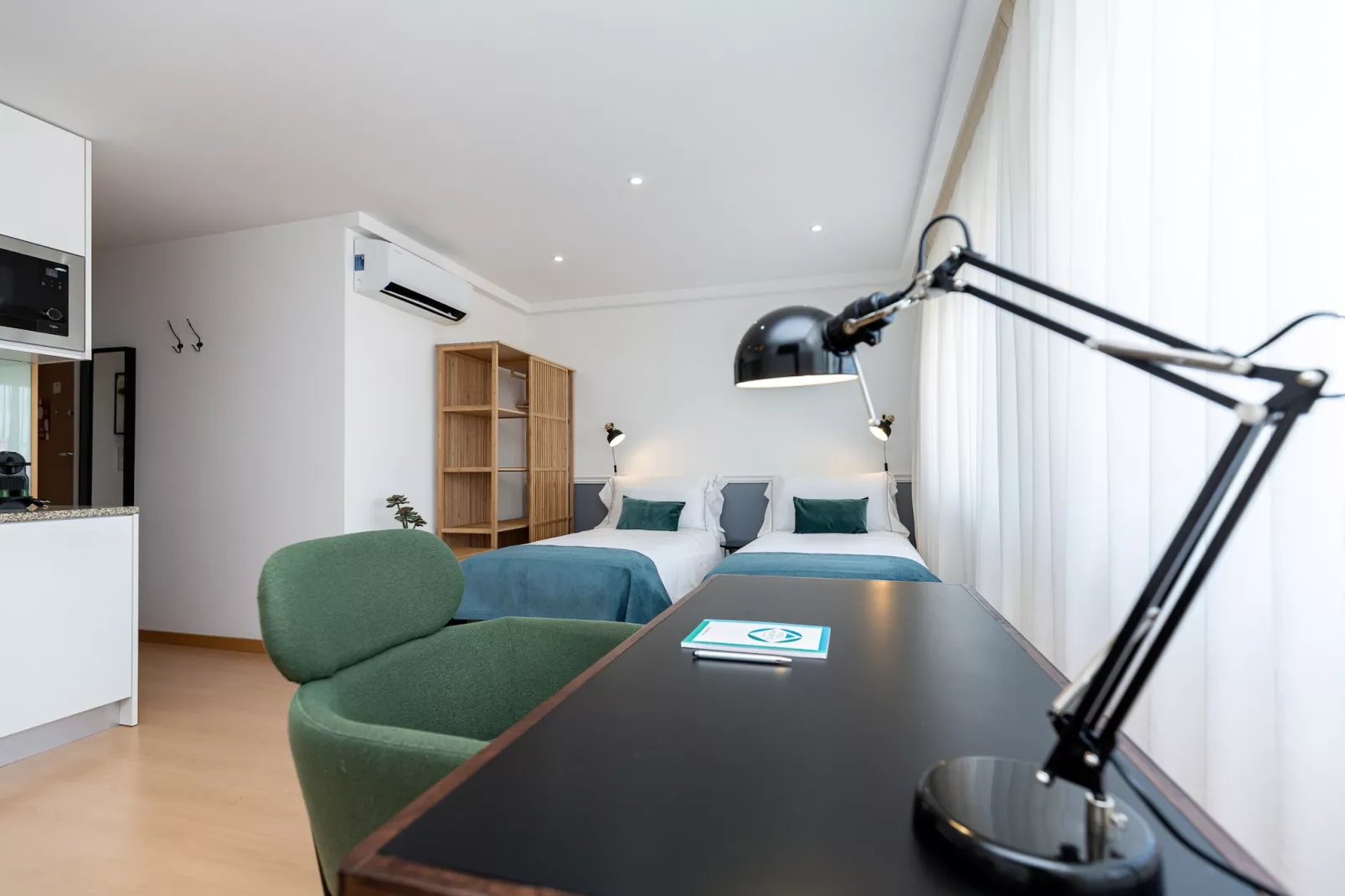 Feel Corporate Housing Marquês IV-Woonkamer