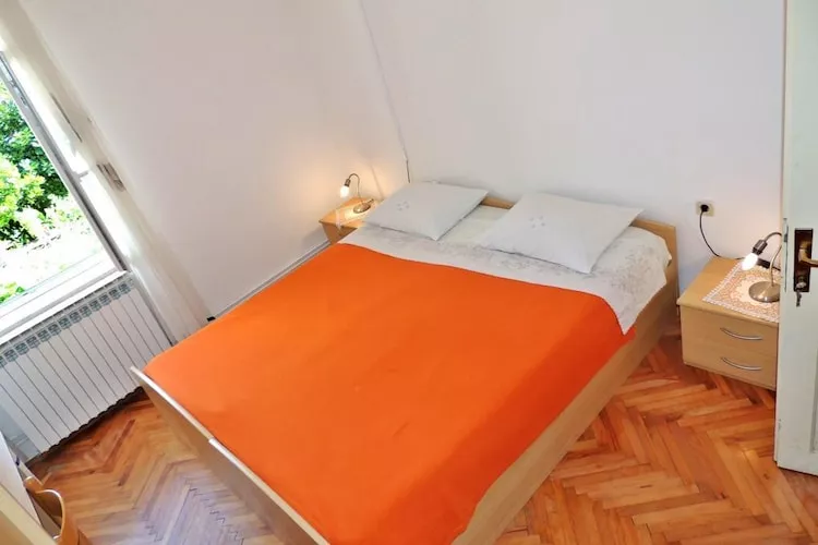 Apartments Majkovica- Double Room with Private External Bathroom-Slaapkamer