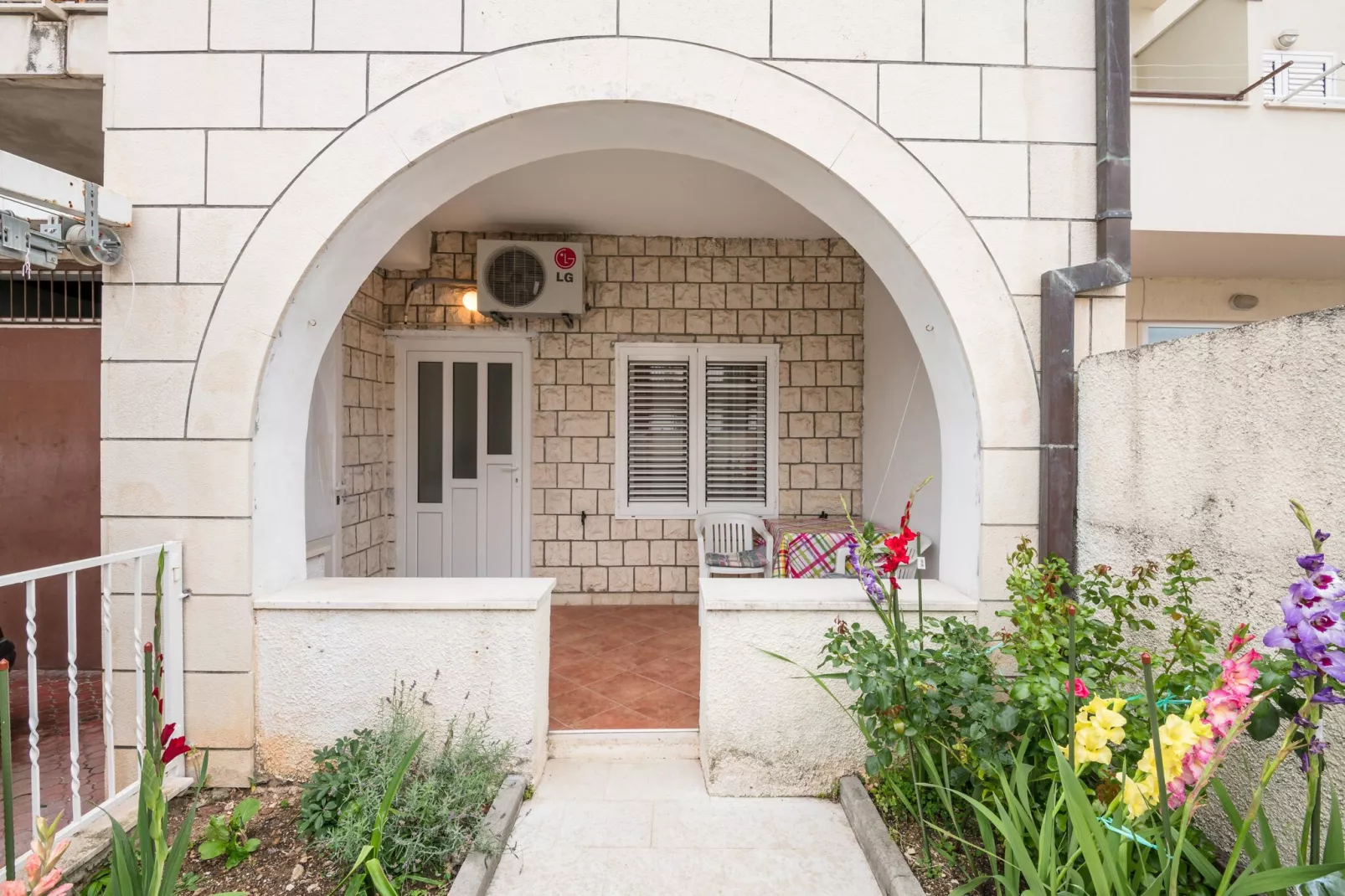 Apartment Primorka - Studio Apartment with Terrace-Buitenlucht