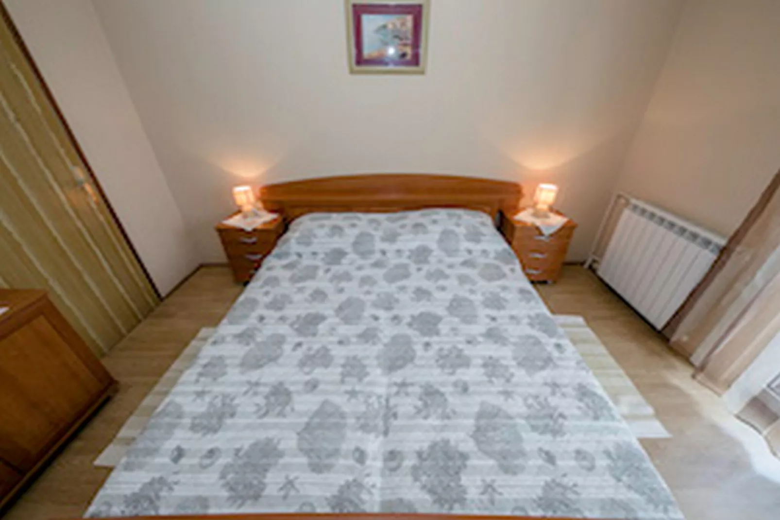 Apartments & Rooms Green Bay - Double Room with Balcony and Sea View (Room 3)-Slaapkamer
