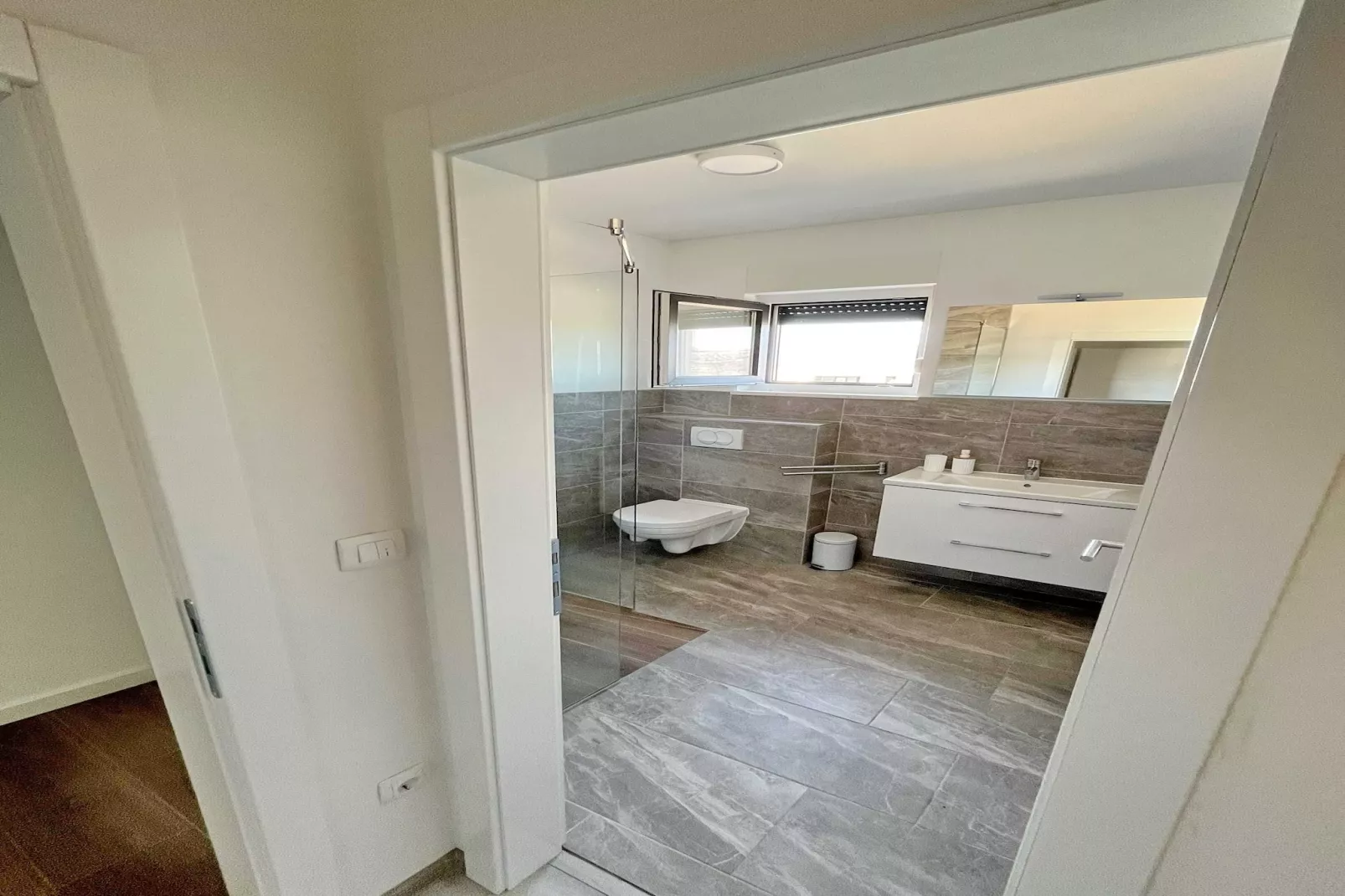 Villa Zuzul - Four Bedroom Villa with Swimming Pool-Badkamer