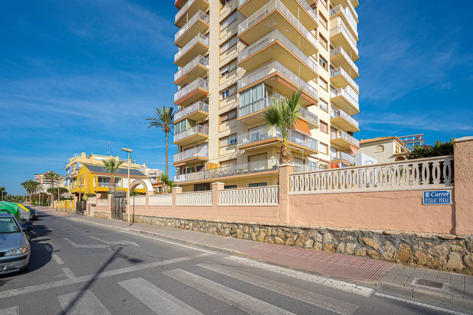 APARTAMENTO 1 LINEA-Buitenkant zomer