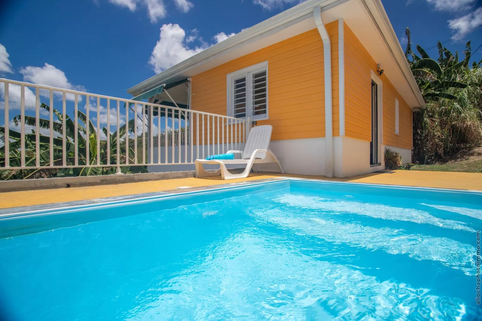 Bungalow Chic : Vue Mer & Montagne (Orange)-Buitenkant zomer