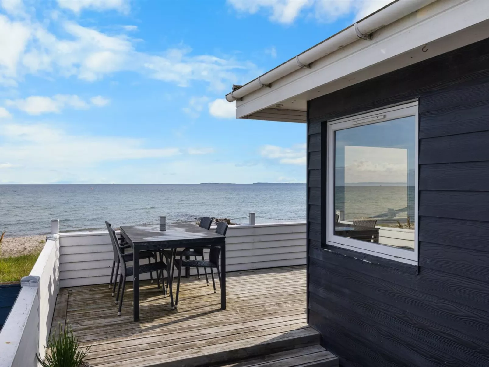 "Folkhart" - 10m from the sea-Buiten