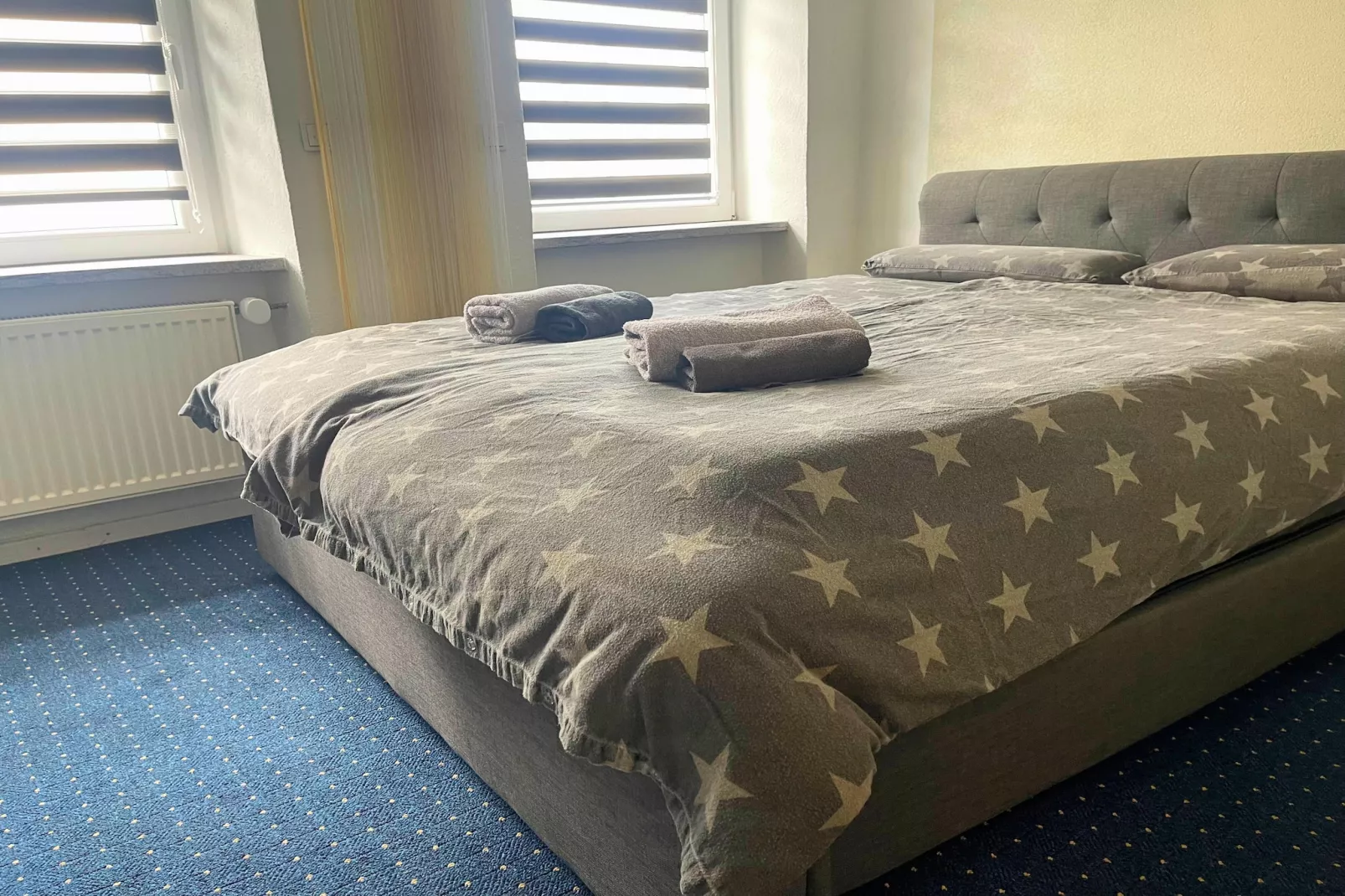 F001 Apartment mit Doppelbett-Slaapkamer