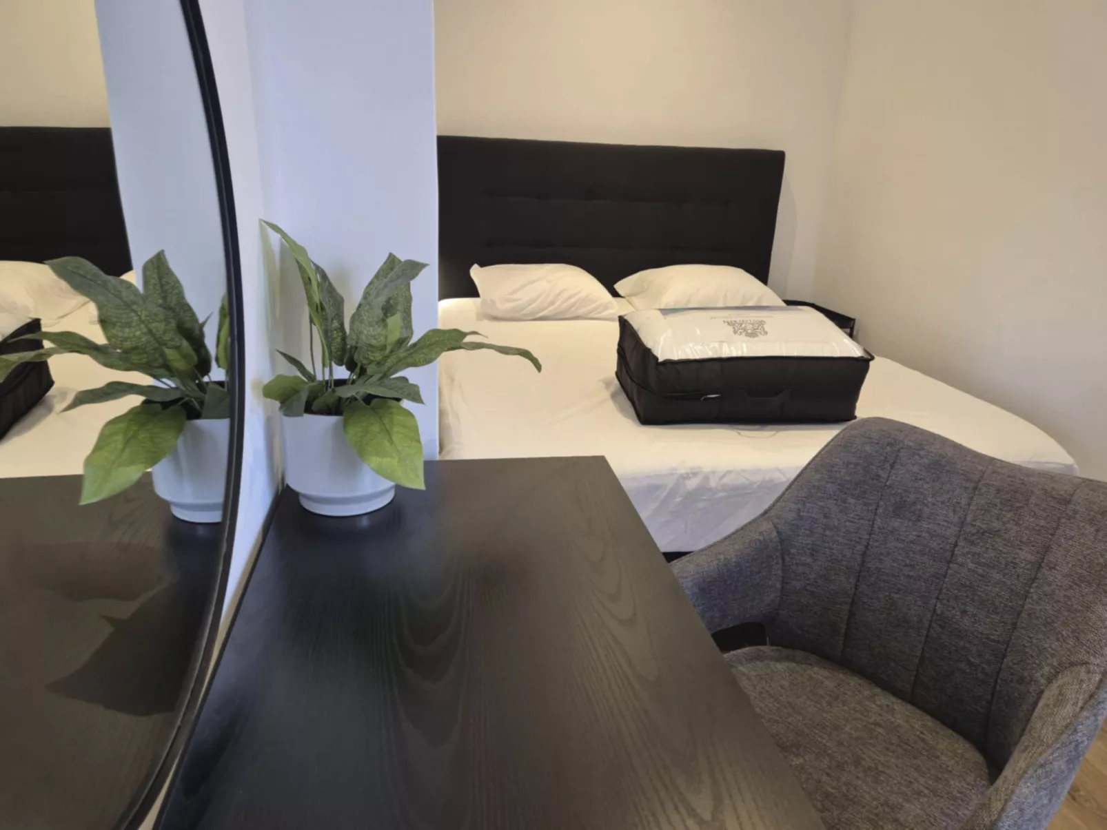 Centrally located "Les Anemones"-Binnen