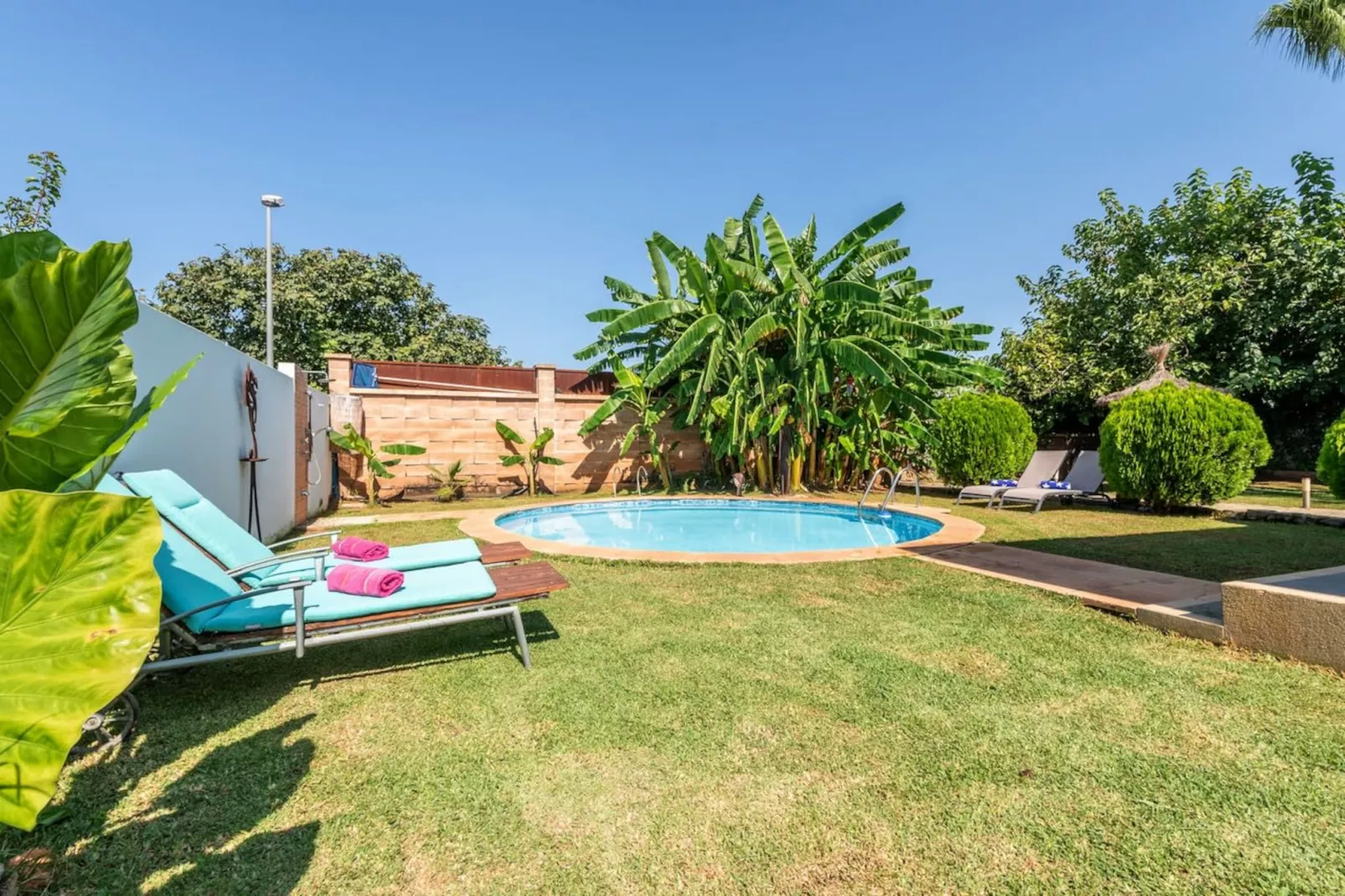 Villa Almez in Mar22-Zwembad