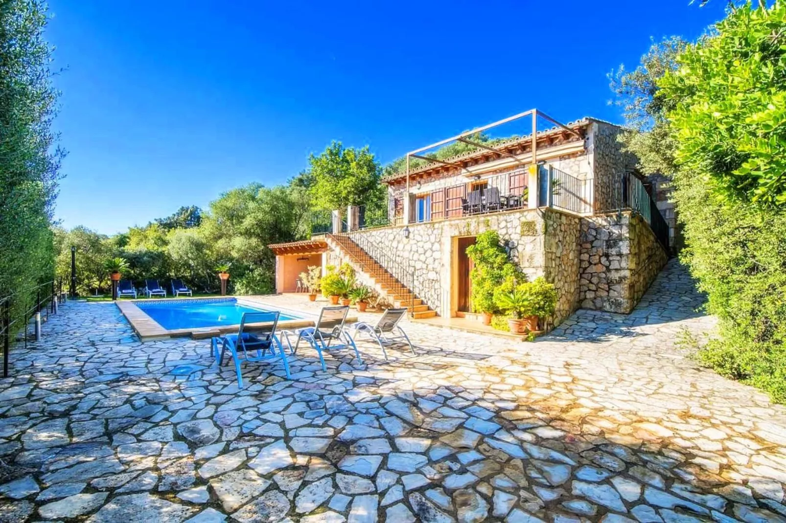 Finca Es Puchet in B-Buitenkant zomer