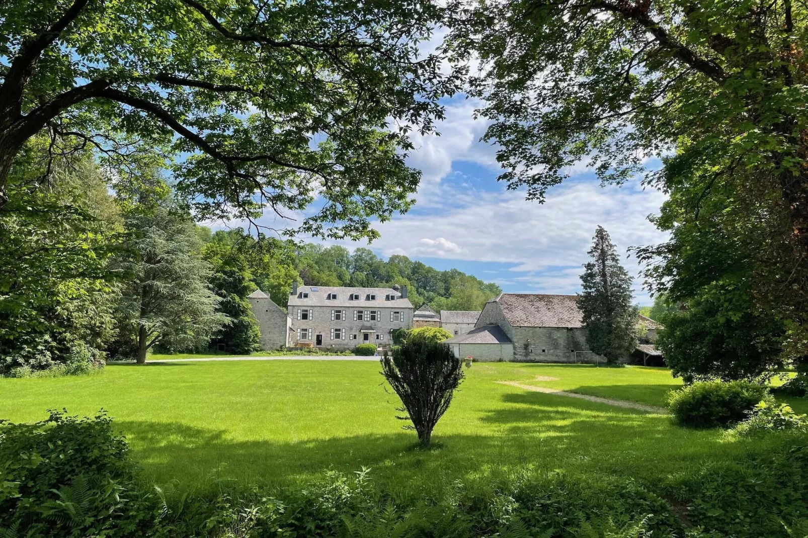 Château de Férot-Buitenkant zomer
