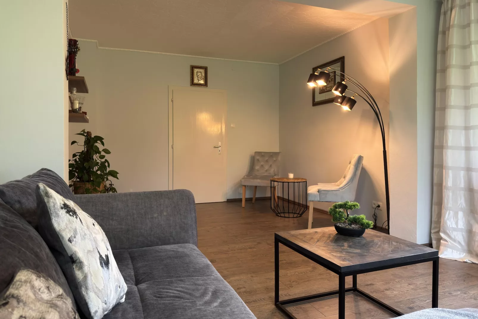 Ferienhaus mit großem Grundstück in Friederikensiel-Woonkamer