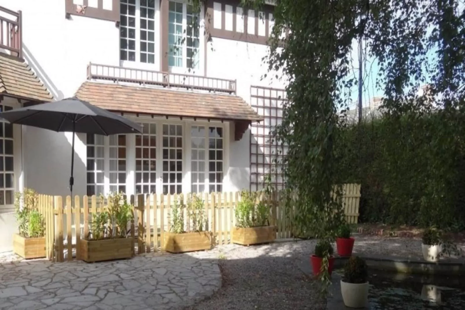 Le Petit Marais-Buitenkant zomer