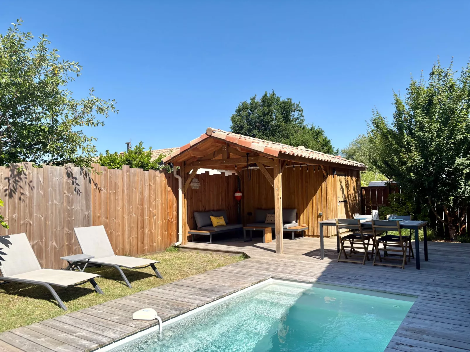 La Belle Testerine-Buiten