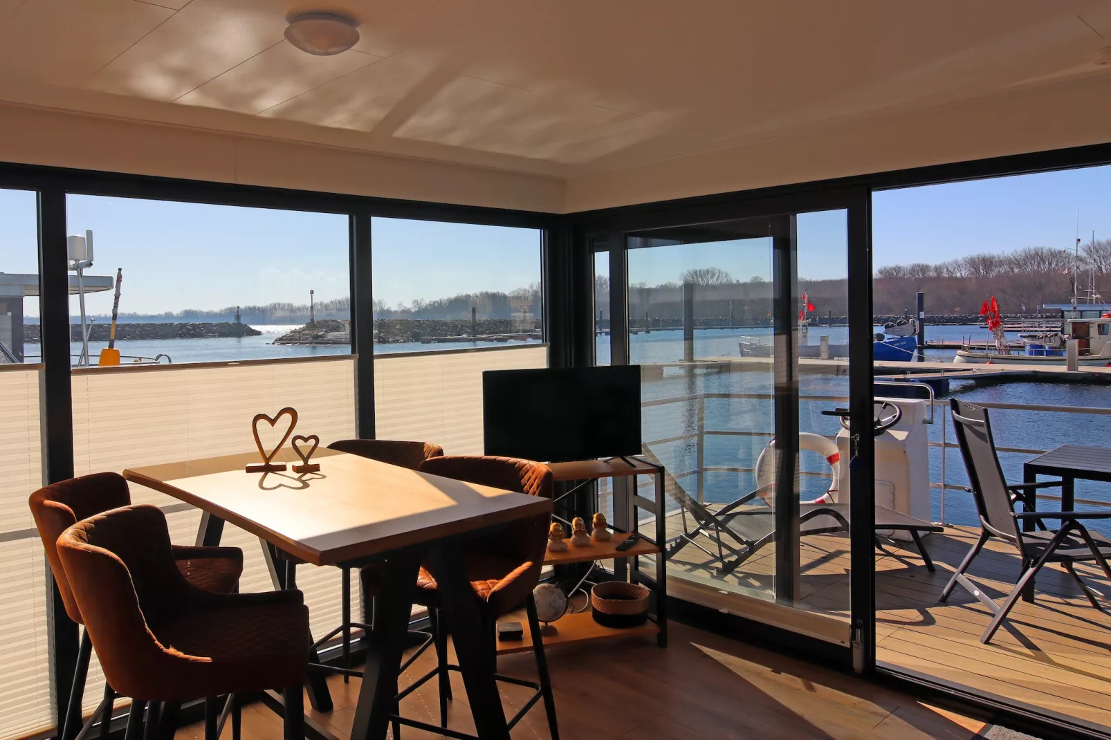 Hausboot Family & Friends mit Hund LP 10 / 4 Personen-Woonkamer