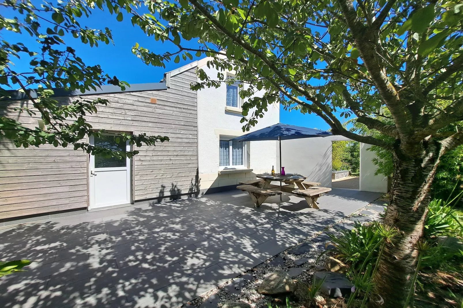 Ferienhaus in unmittelbarer Strandnähe Cléder-Buitenkant zomer