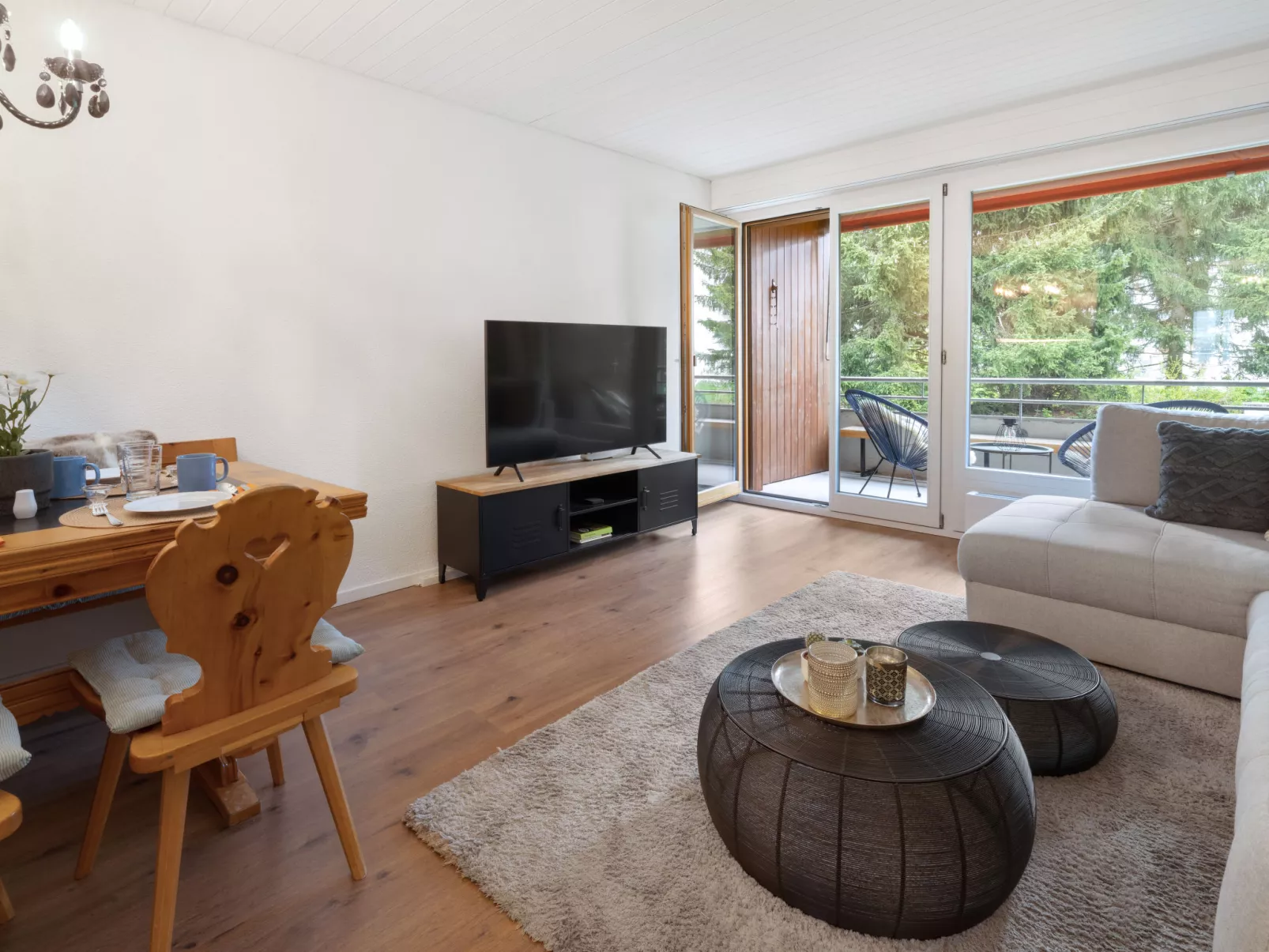 Verbena Apt 4-Binnen