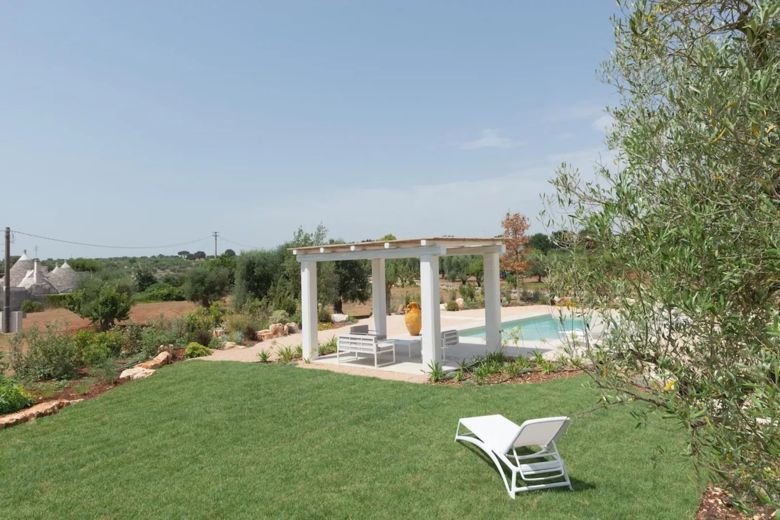 Trulli Petralux in Valle d'Itria-Image-tags.