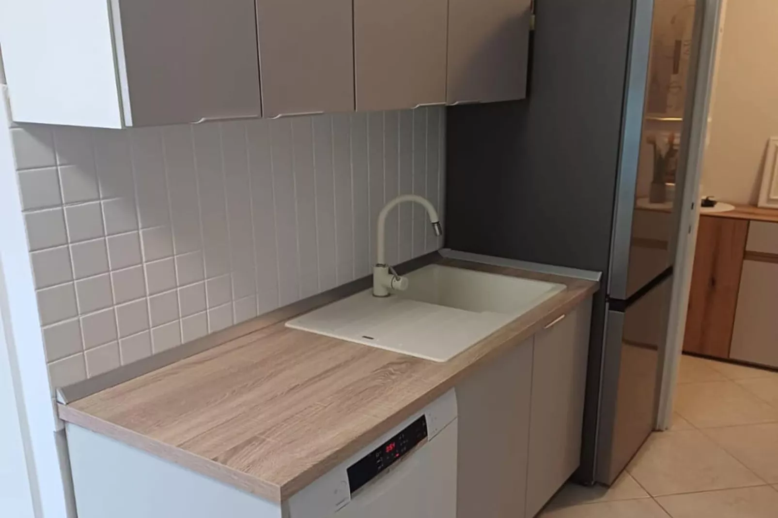 Apartment Alba - Three Bedroom Apartment with Loggia-Keuken