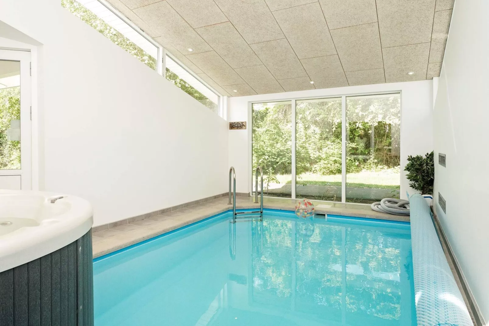 4-sterren vakantiehuis in Graested met binnenzwembad-Zwembad
