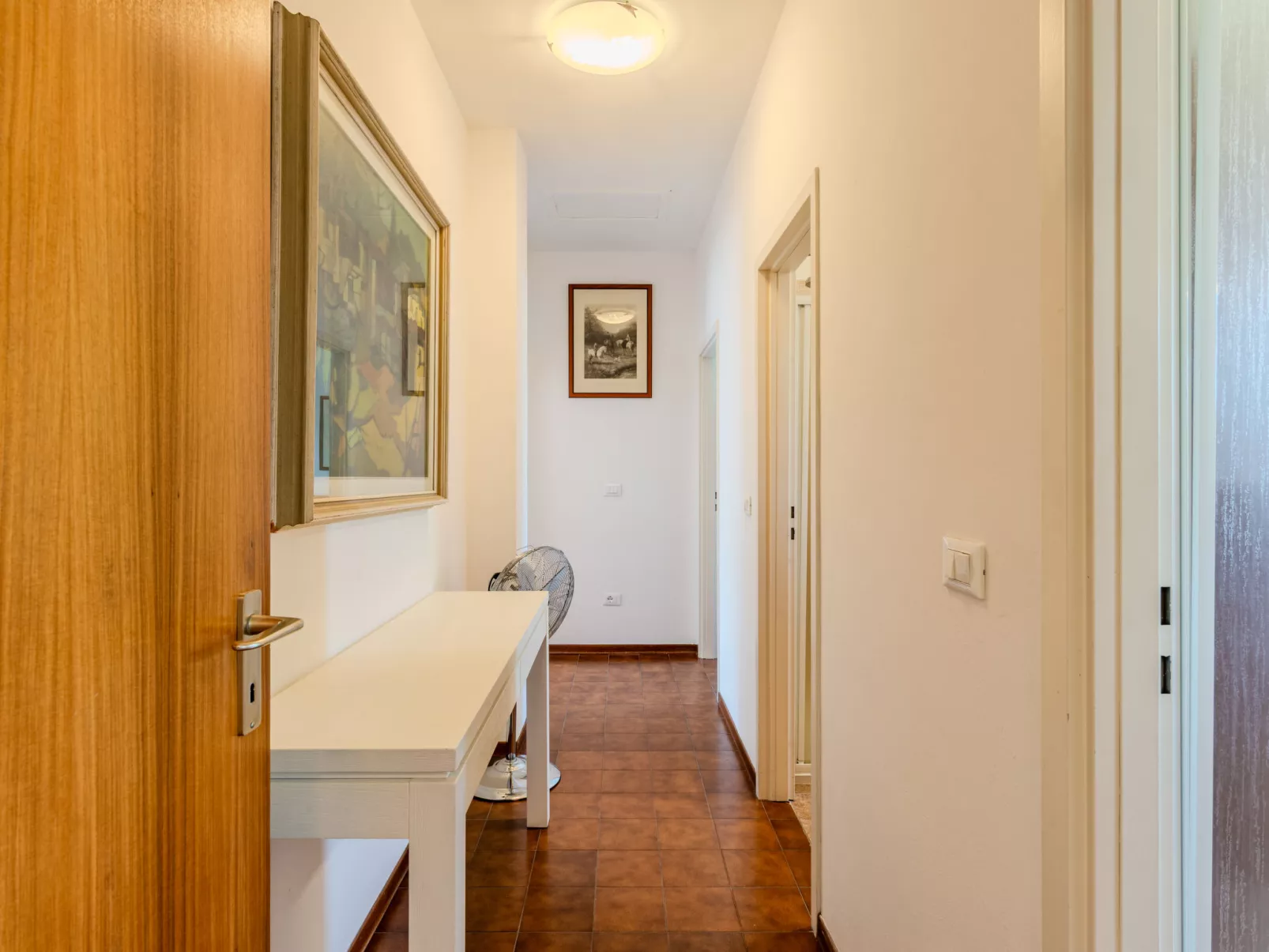 Domaso central apartment-Binnen