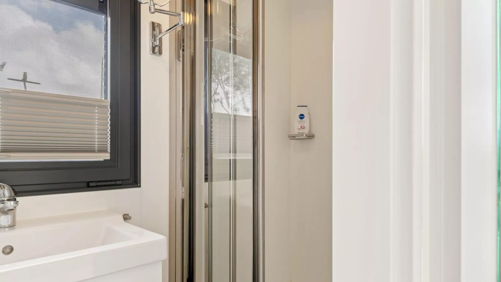 Maxim Jr-Badkamer