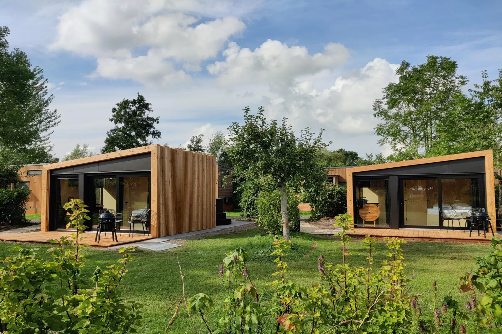 Wetland Cabin 2 persoons (op Boetiekpark de Kas, Scherpenzeel, Friesland)-Buitenkant zomer