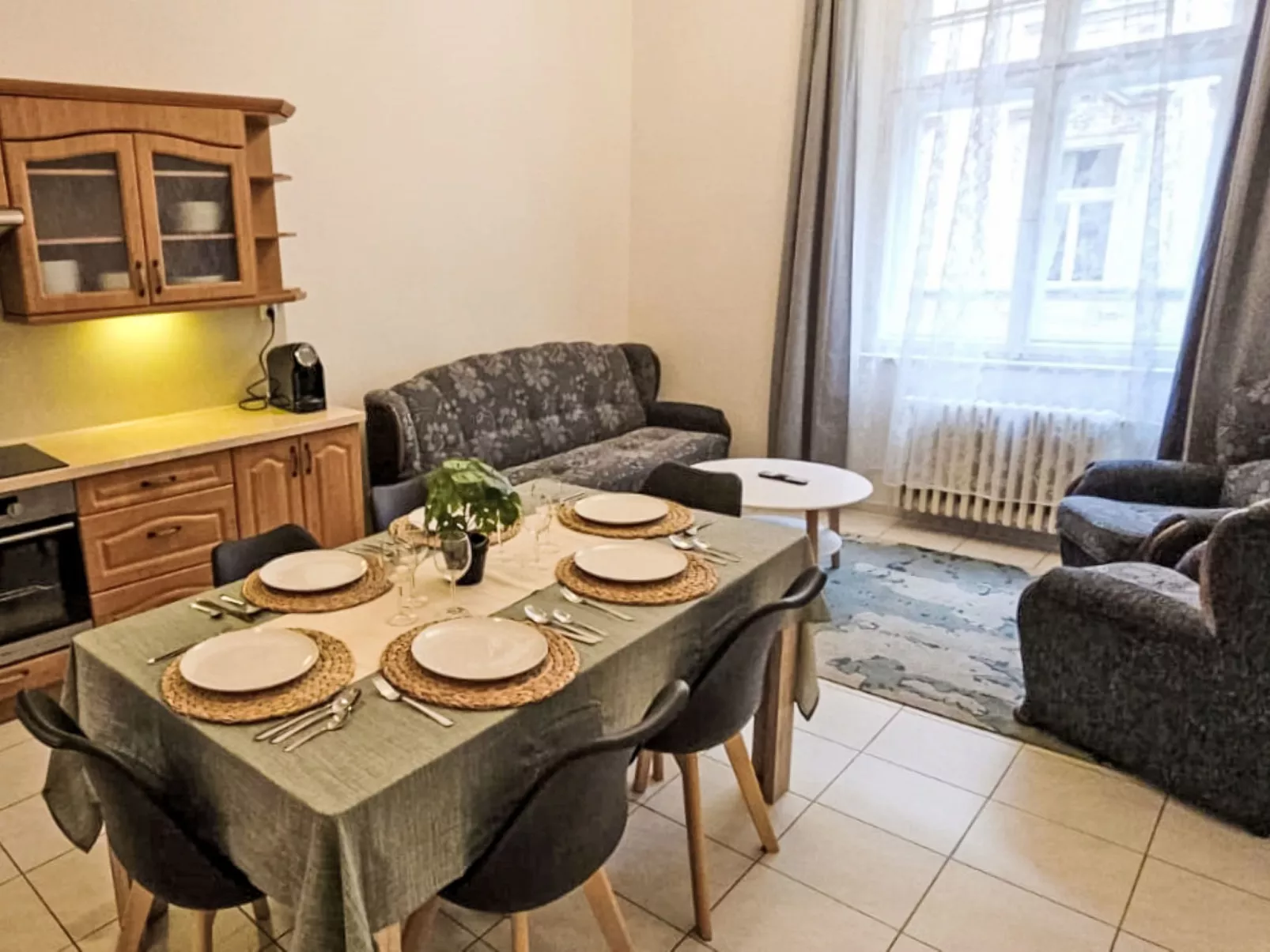 Old Town home-Binnen