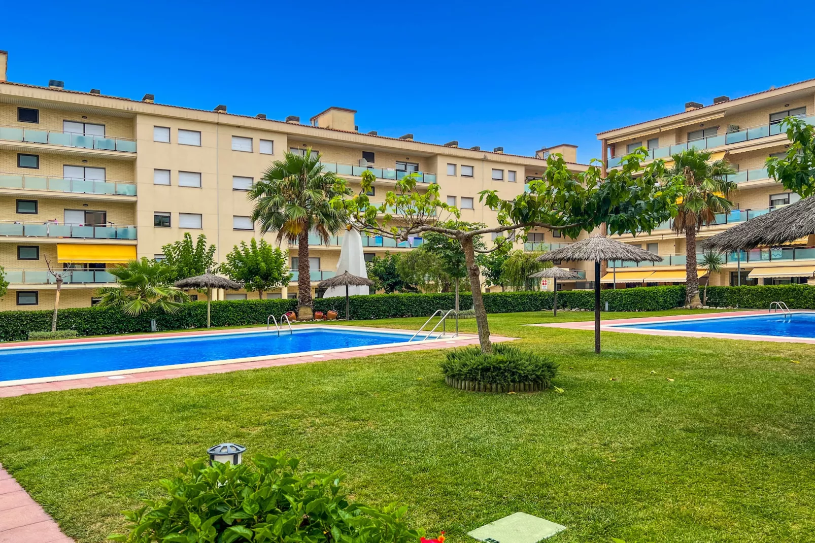 Vivalidays Elia - Fenals - LLoret de Mar-Zwembad