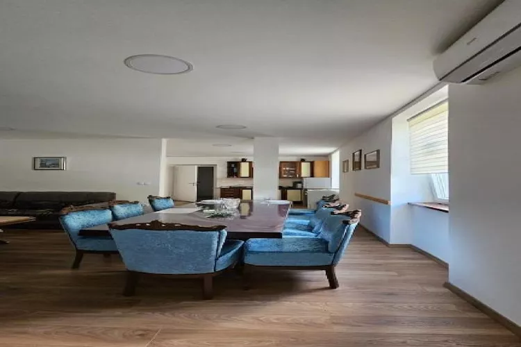 Apartment Gracac - Two Bedroom Apartment with Terrace-Eetkamer