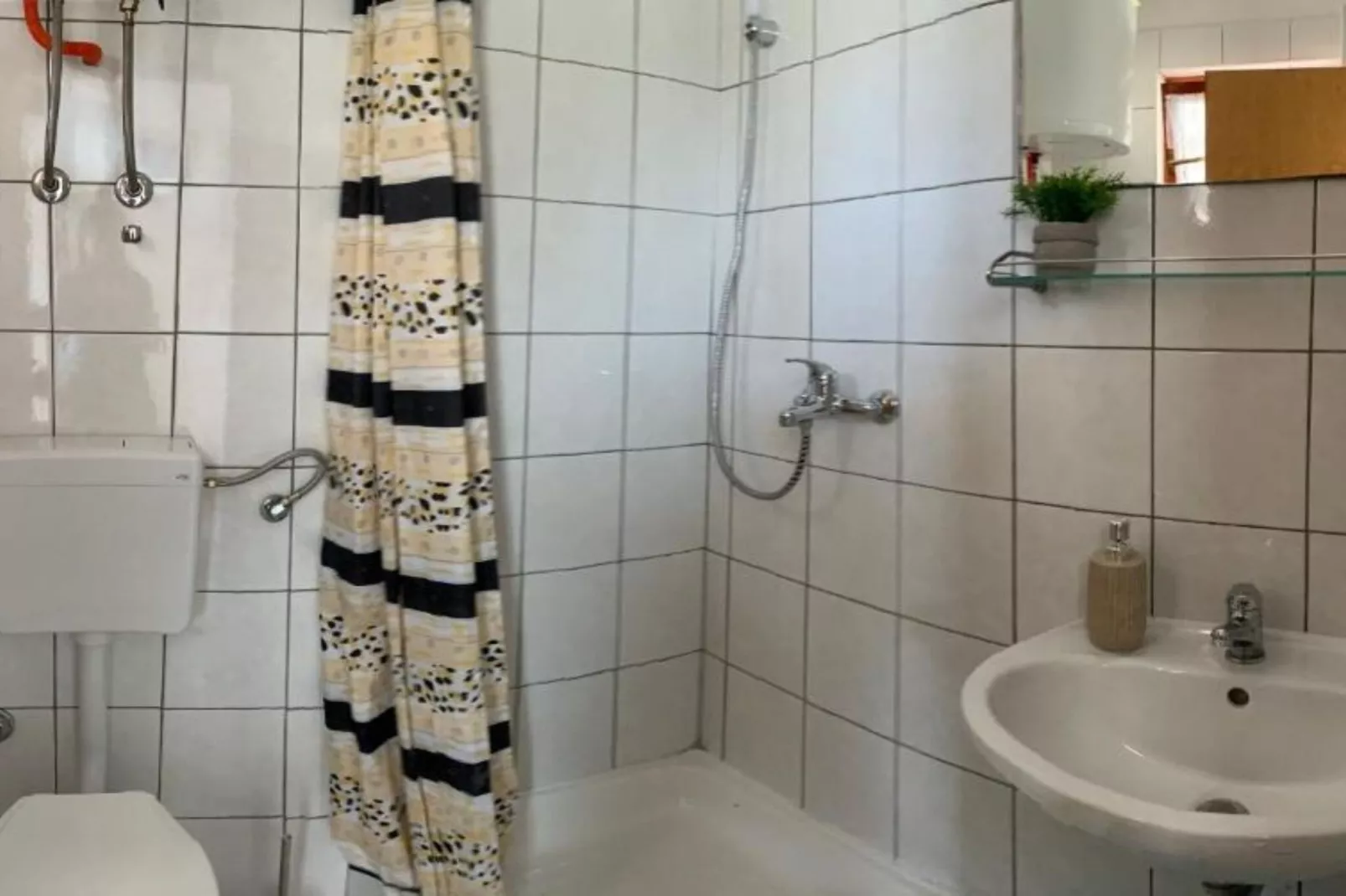 Apartments Fortuna - Studio Apartment with Balcony-Badkamer