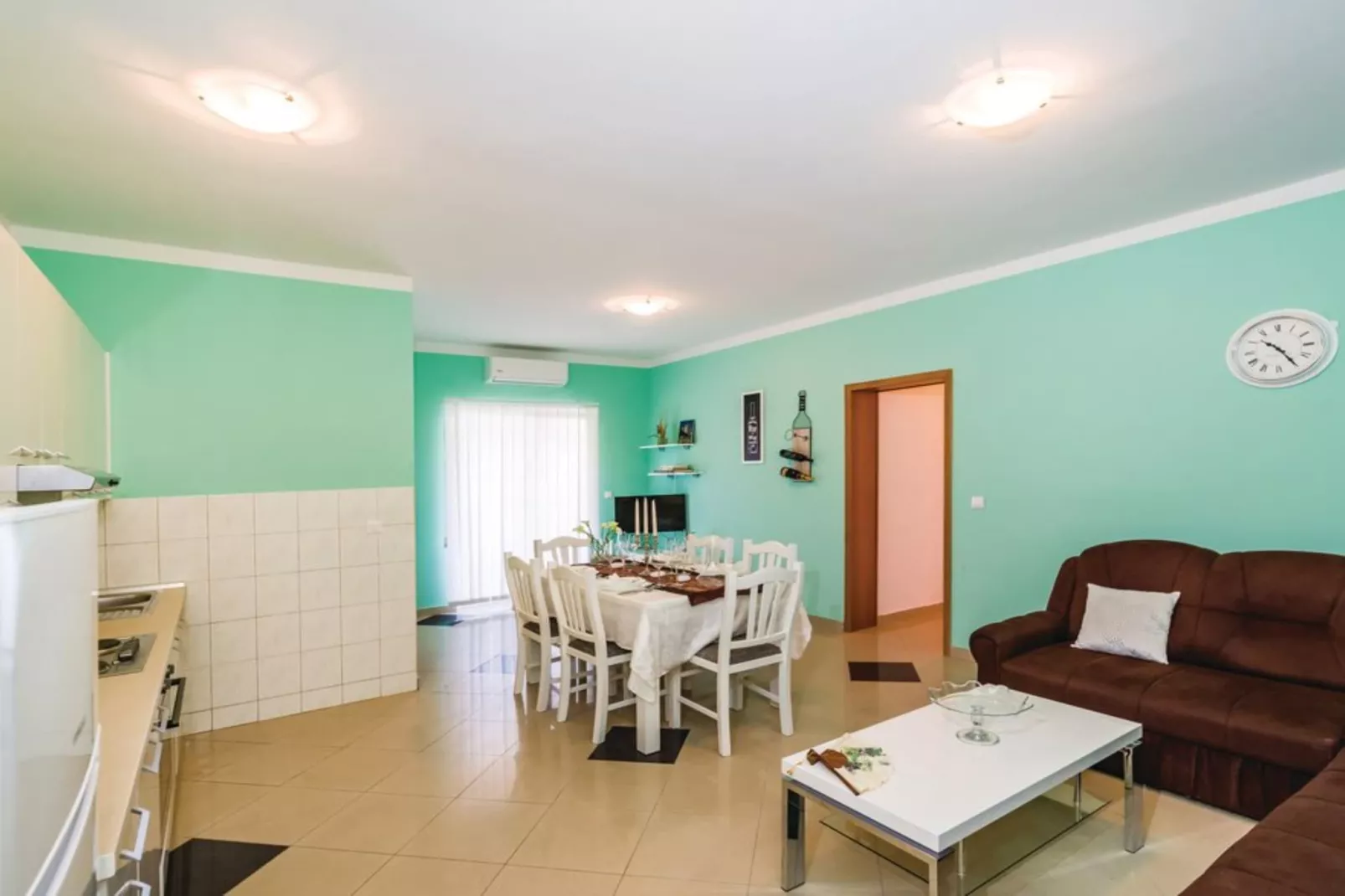 Holiday Home Villa Ksenija - Six Bedroom Holiday Home with Pool-Woonkamer