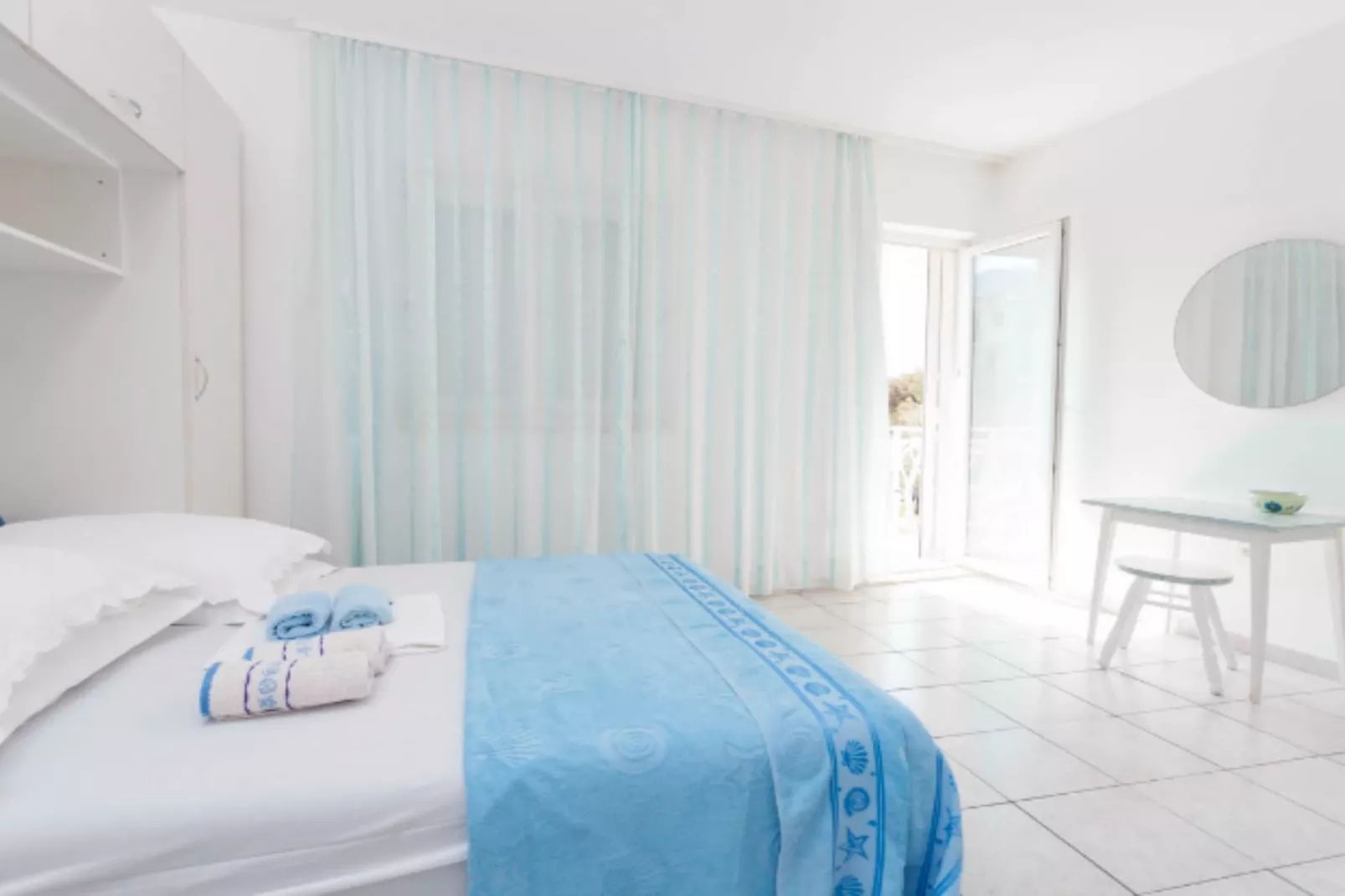 Apartments Lili - Two Bedroom Apartment with Balcony-Slaapkamer
