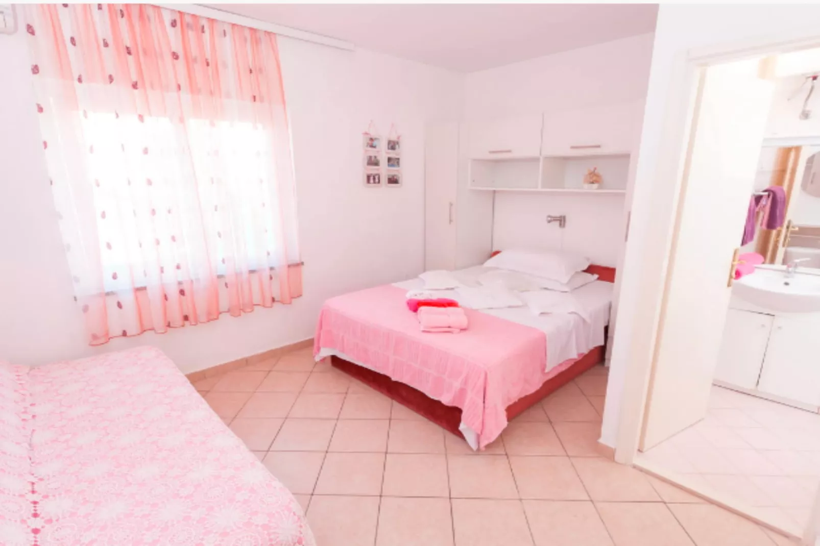 Apartments Lily - Three Bedroom Apartment with Terrace and Sea View-Slaapkamer